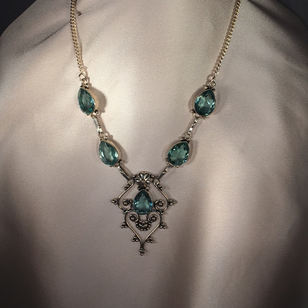 Sweet Blue Topaz necklace in .925 silver.